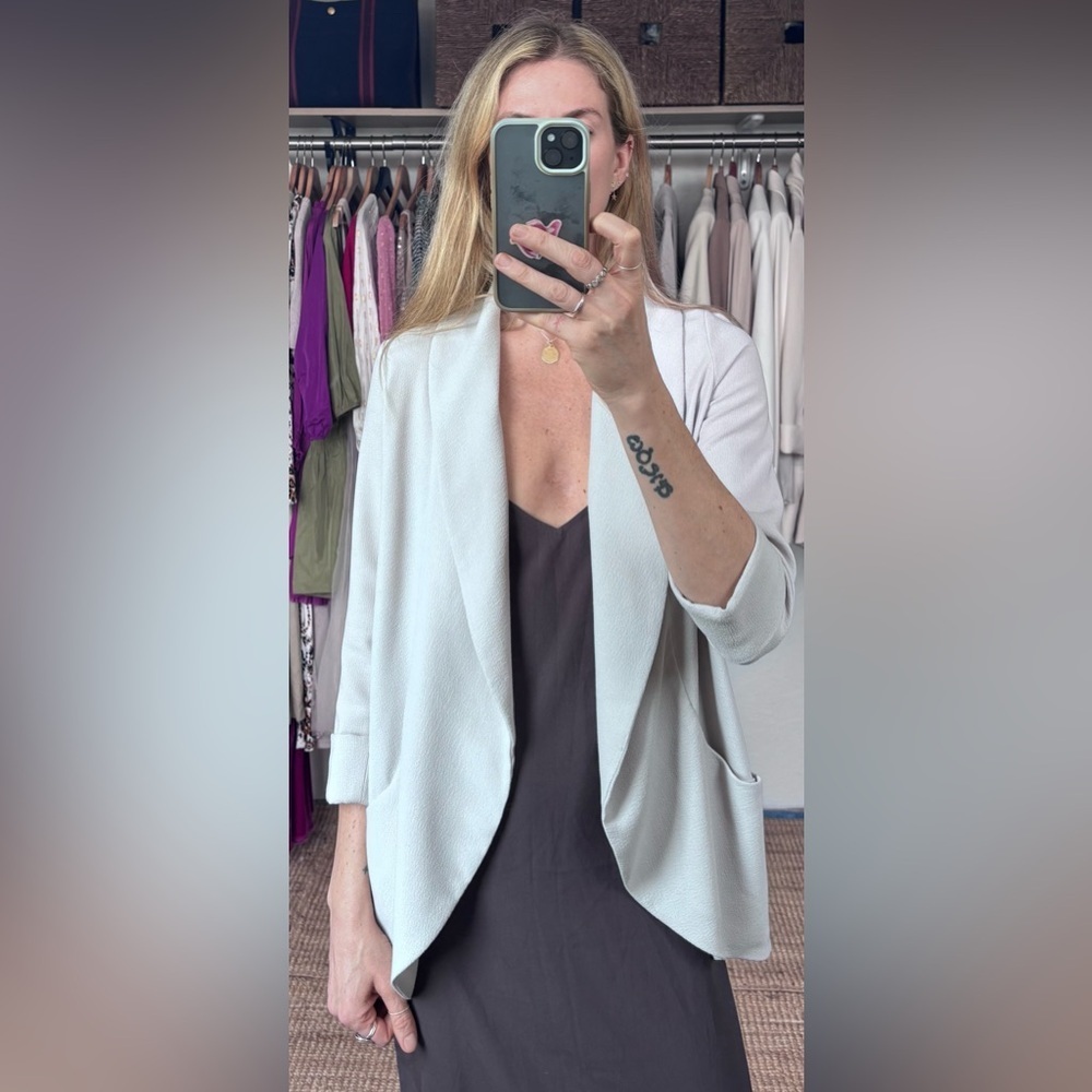 Wilfred Aritzia Crete Light Grey Gray Taupe Crepe Chevalier North Blazer Jacket - Picture 4 of 14